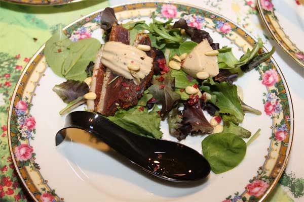 Salade aux magrets de canards séchés, et panna cotta de foie gras - Le ...