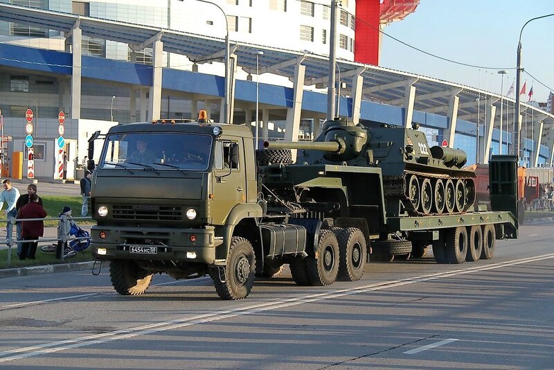 1280px-KamAZ_military_tank_transporter