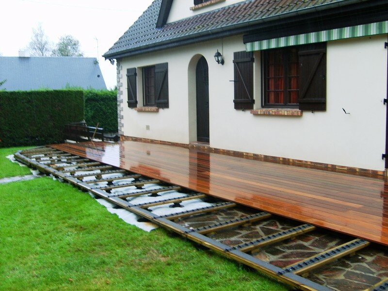 de Terrasse sur sol dur et gazon dans la Somme LA TERRASSE EN BOIS de Terrasse sur sol dur et gazon dans la Somme LA TERRASSE EN BOIS