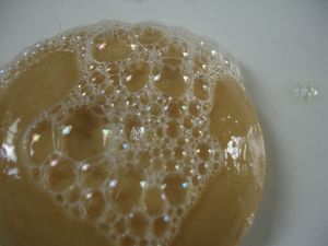 Savon de visage à la couche mousse