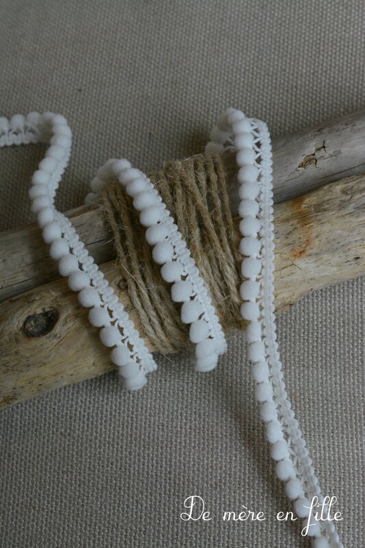 pompon décroché blanc cassé