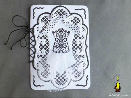 ART 2012 08 corset noir & blanc 1