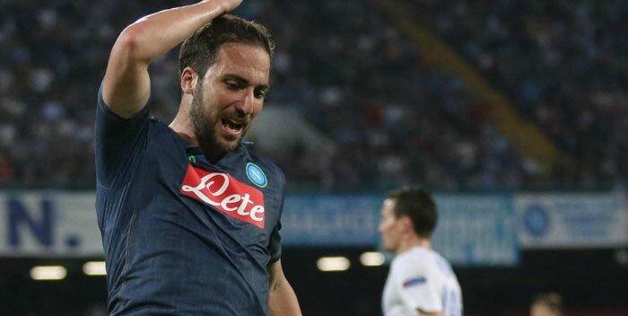 354833-gonzalo-higuain-gestures-700x352