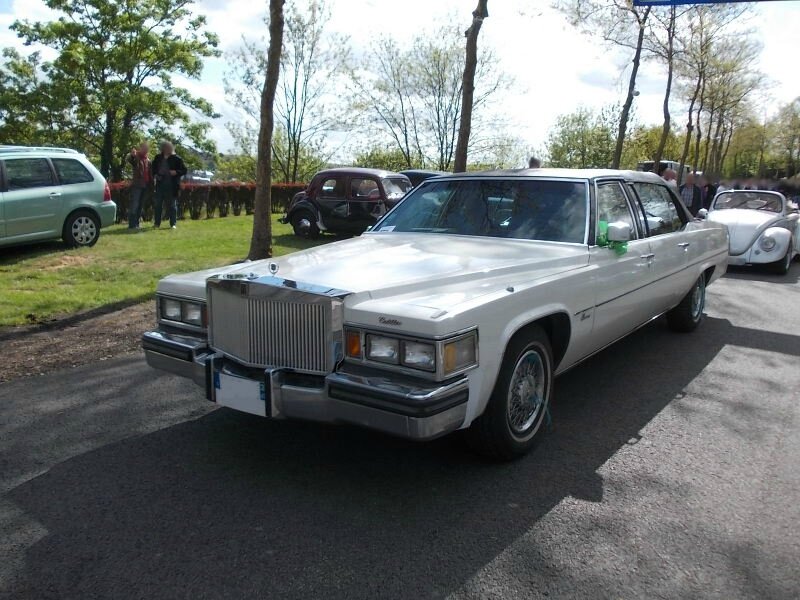 CadillacLimo1975av
