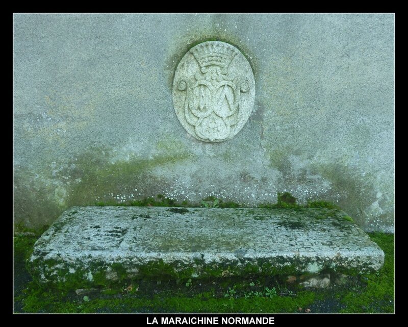 Plaque funéraire montagnes et chemin - RENAUD Gravure