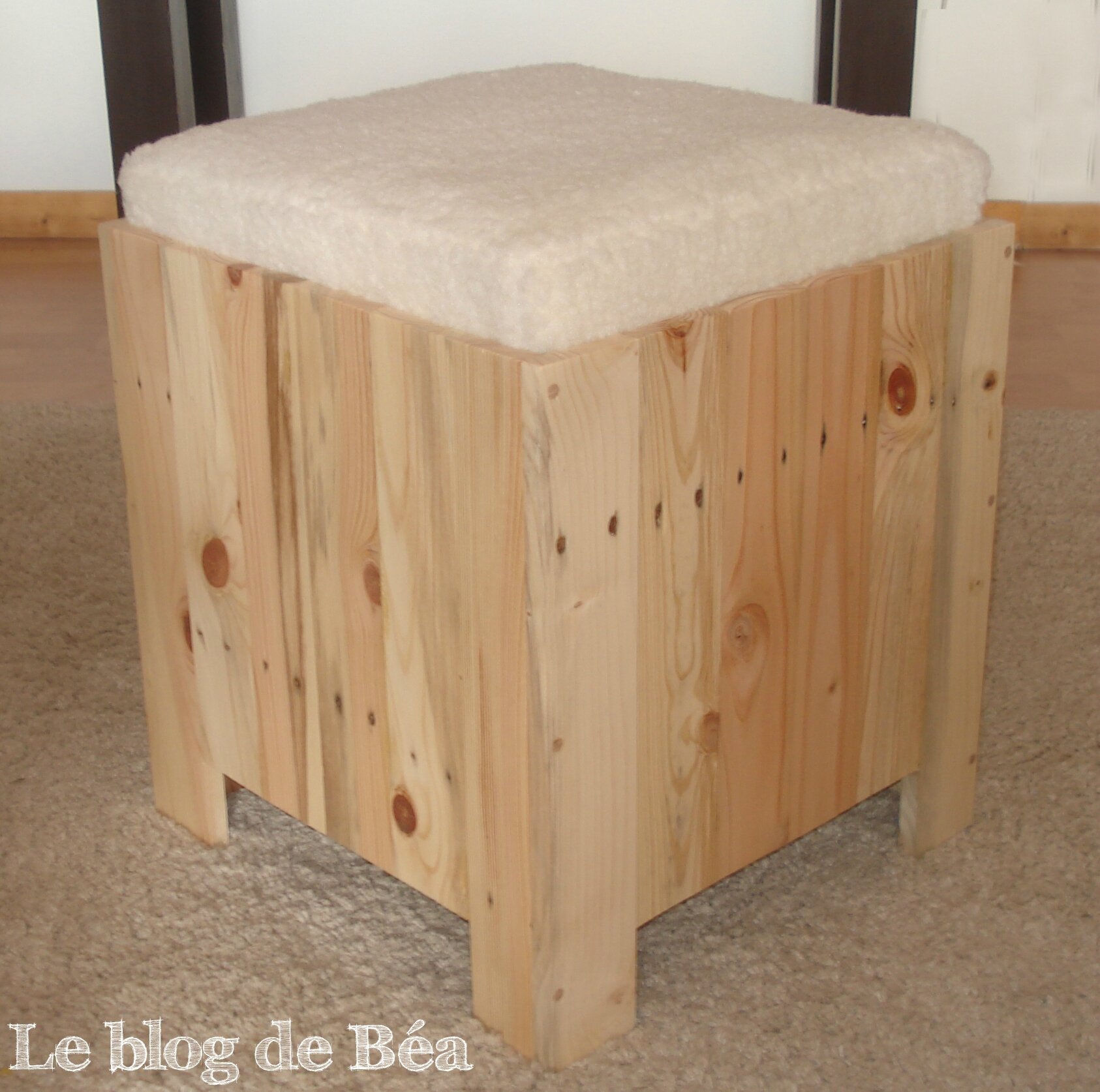 Tabouret avec rangement