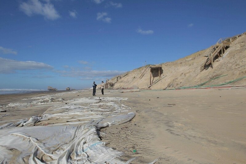 Photo-a-biscarrosse-l-acces-a-la-plage-centrale-est-interdite_1663810_1200x800