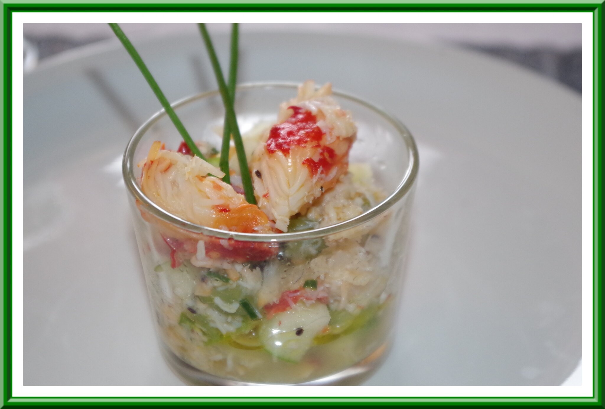 Salade de riz à la chair de crabe et de homard