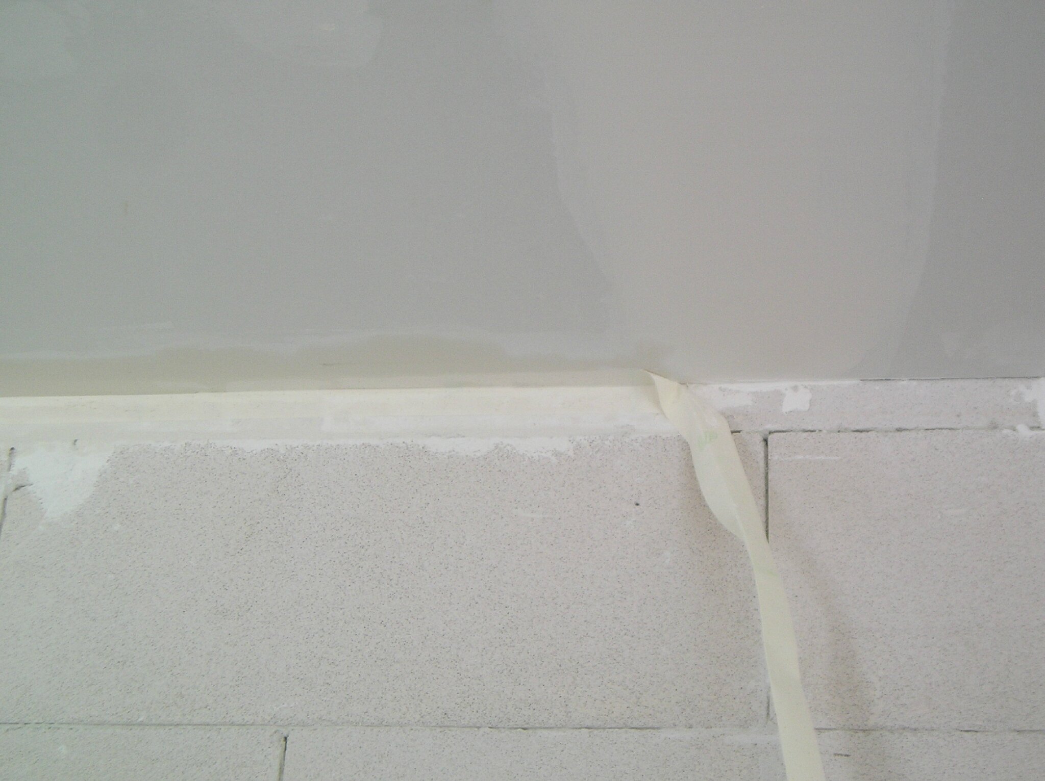 Joint entre mur et plafond