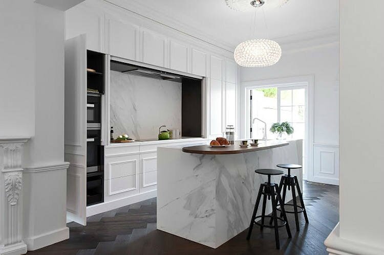 1-minosa-white-kitchen-parisioan-hand-made-door-calcutta-marble-0 (3)