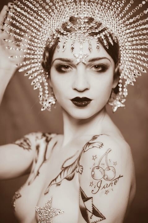 Sara.Ki Burlesque __