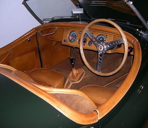 692px-1950_Jaguar_XK120_interior