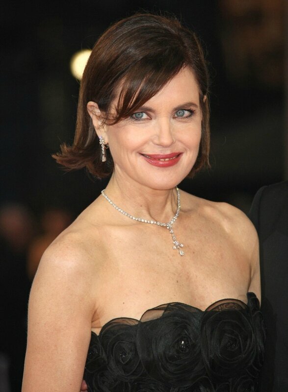 elizabeth-mcgovern-orange-british-academy-film-awards-2012-01