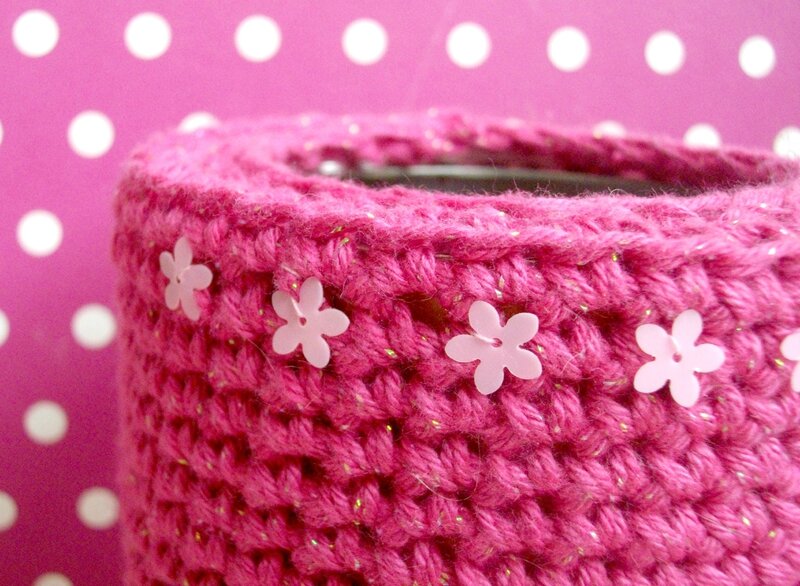 boîte-crochet-recycler-laine-rose-paillettes-sequins-fleurs-henry-&-henriette