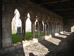 Saint_Bertrand_de_Comminges_cloitre_12