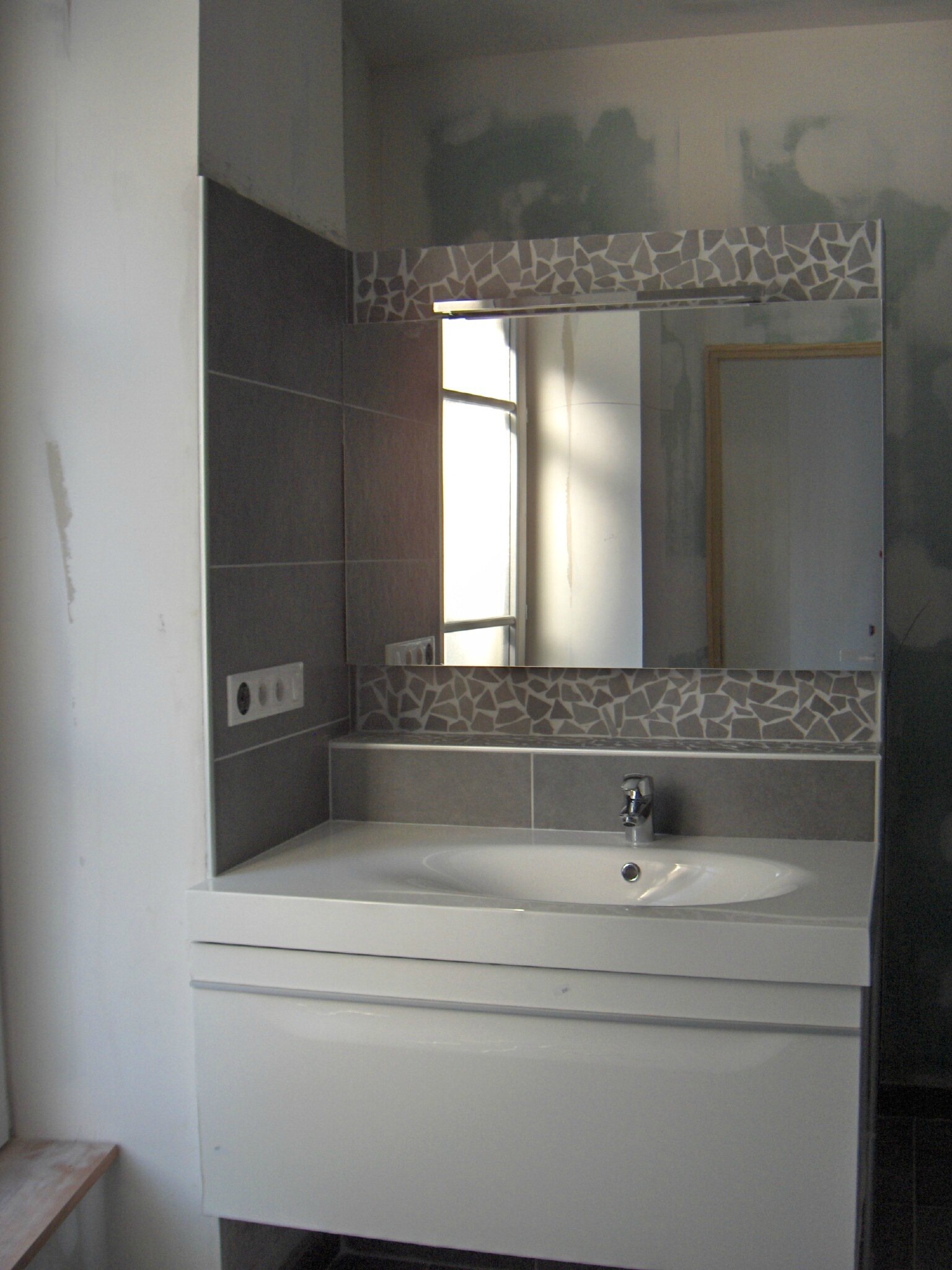 Salle de bain gris galet: idees deco pour sublimer votre salle de ...