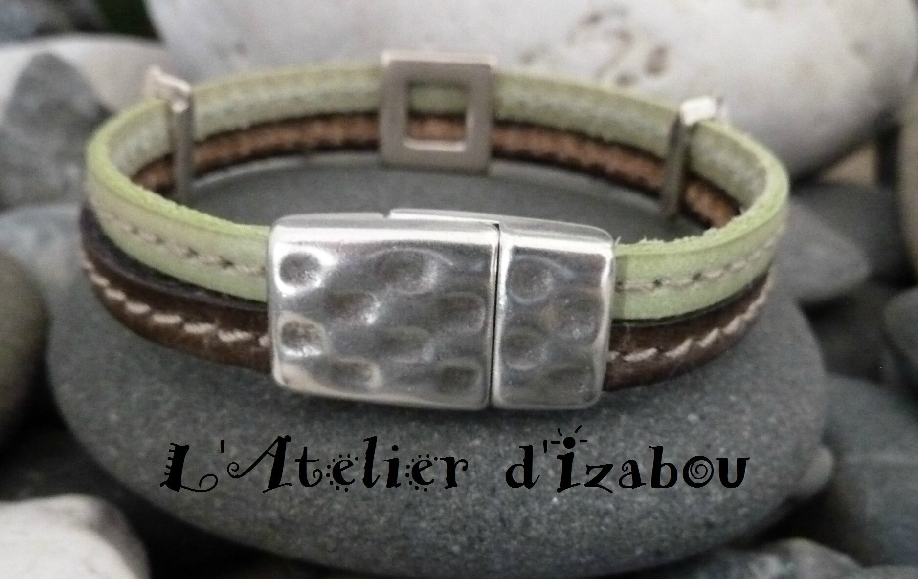 BRACELET CUIR FERMOIR PASSANT CARRE