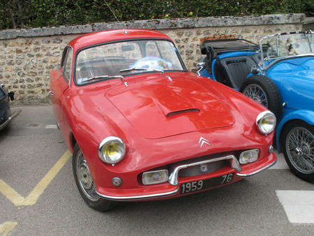 Citroen2CVUMAPav