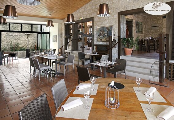 MONTJOI_La_Cage_aux_Oiseaux_salle_du_restaurant