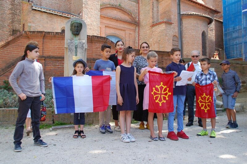 présentation des drapeaux offerts à nos invitées osages