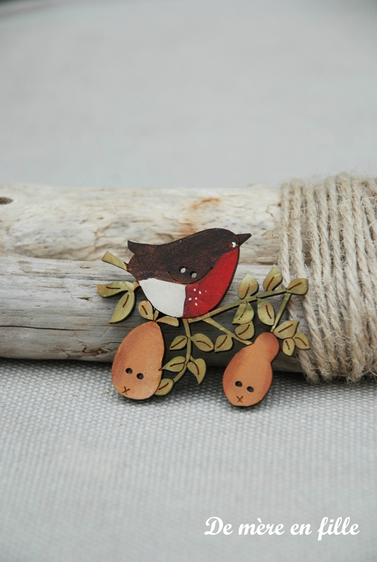 rouge gorge sur branche de poirier