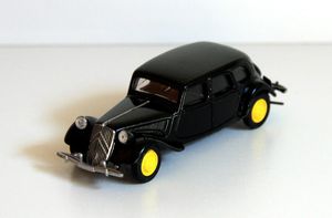 Citroen traction 15-6 familiale de chez norev (1