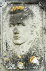 Portrait de Jacques Brunel de Pérard (1893-1914) sur sa sépulture à Arromanches-les-Bains