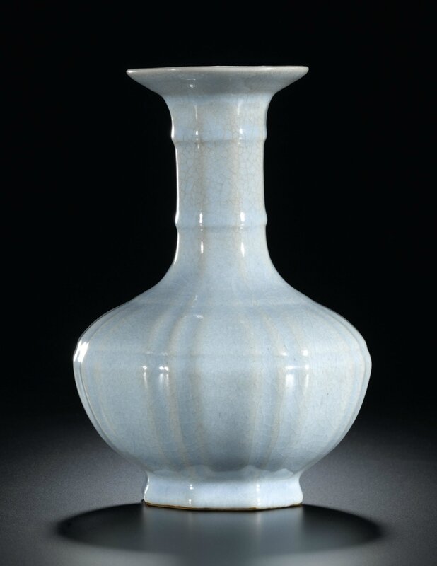 A rare Ru-type vase, Qianlong seal mark and period (1736-1795)