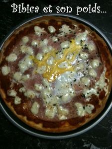 Pizza jambon mozzarella oeuf