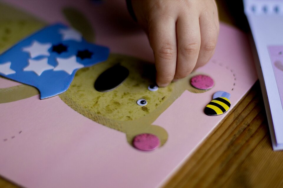 Comment Faire Un Zizi En Papier Collages pour les petits - Djeco - Enfantises & Co
