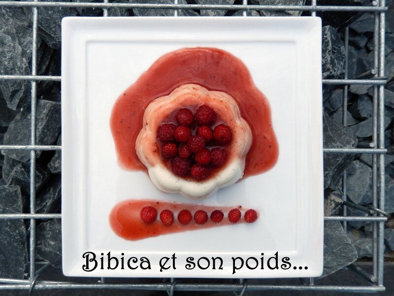 Panna cotta à la vanille et son coulis de fraises haut