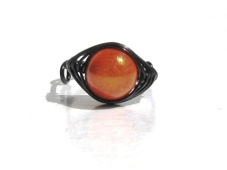 bague wire noire perle orange face