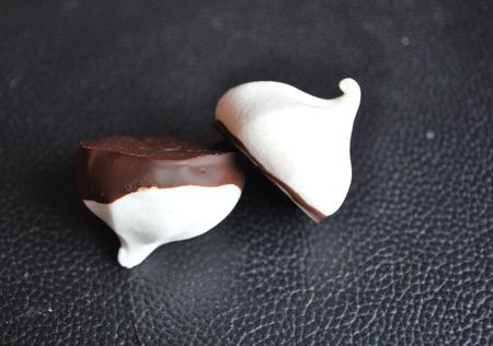 meringue_fond_chocolat