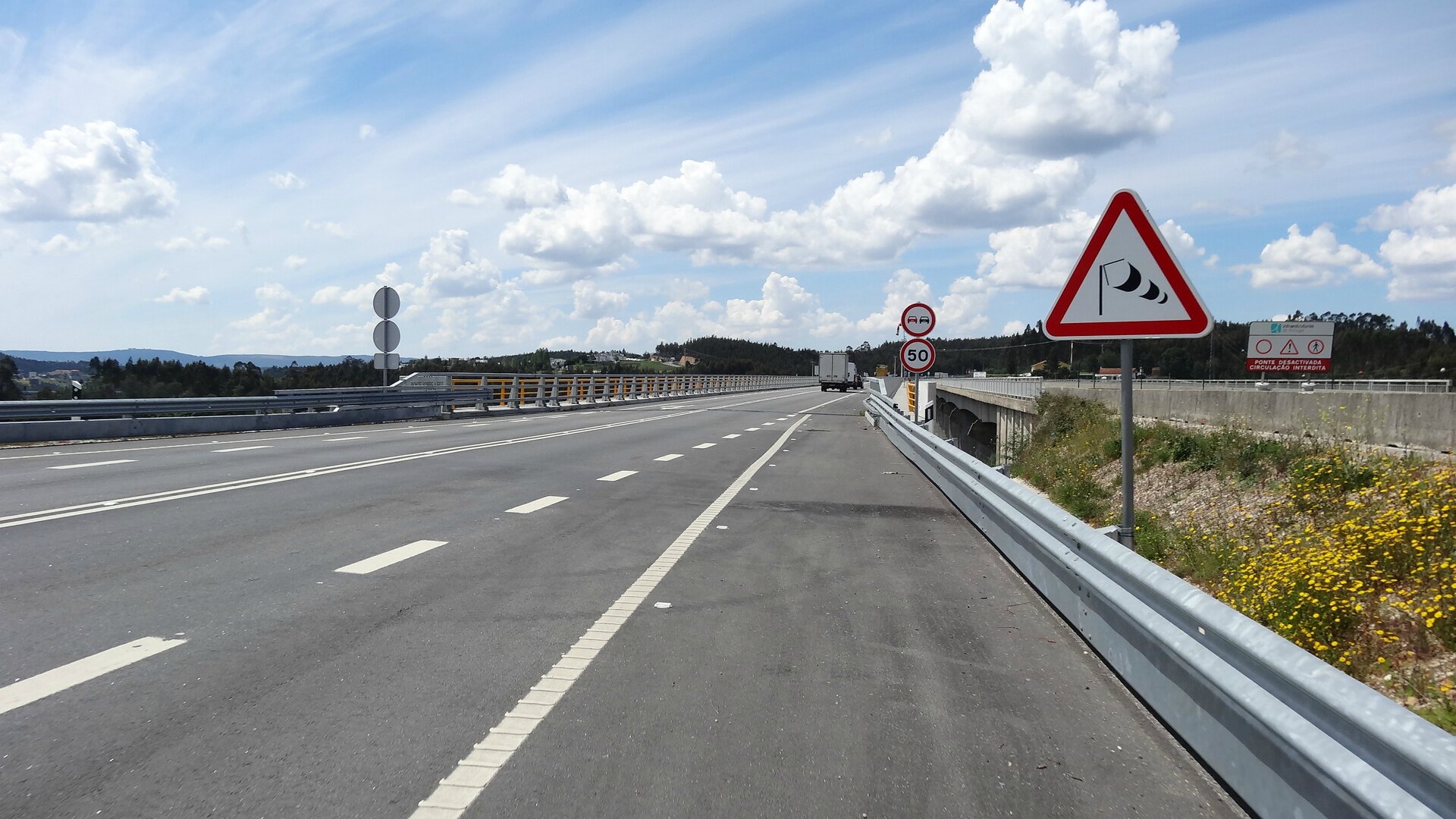 A 70 Km/h Il Me Faut Pour M'arrêter Environ Luso - La Transeuropéenne et autres Véloroutes