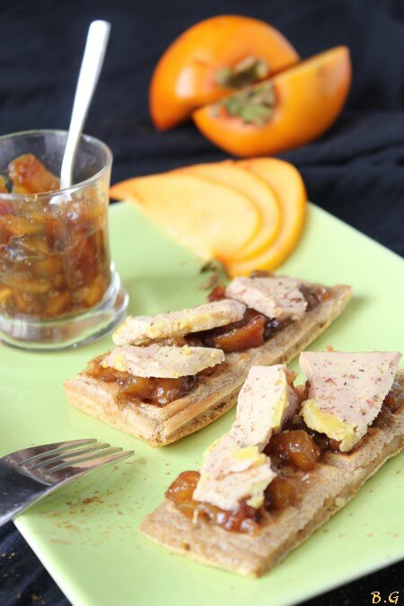 Foie gras sur gaufre au pain d'épices et chutney de kaki-Bouilles Gourmandes