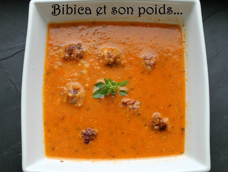 Soupe-repas à la tomate, risone et boulettes