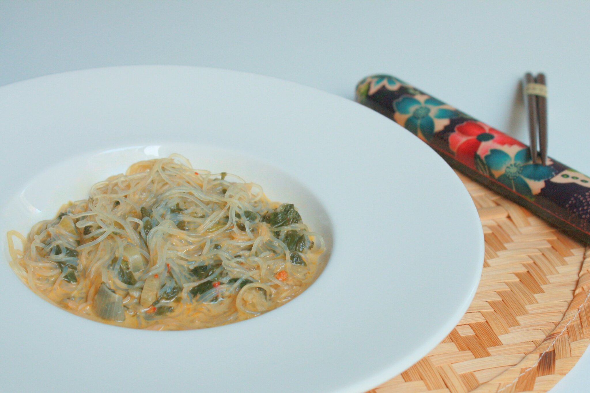 Bouillon thaï au lait de coco, épinards & curry rouge In tartiflette I trust