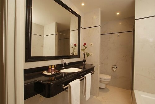grand-hotel-casselbergh-bathroom