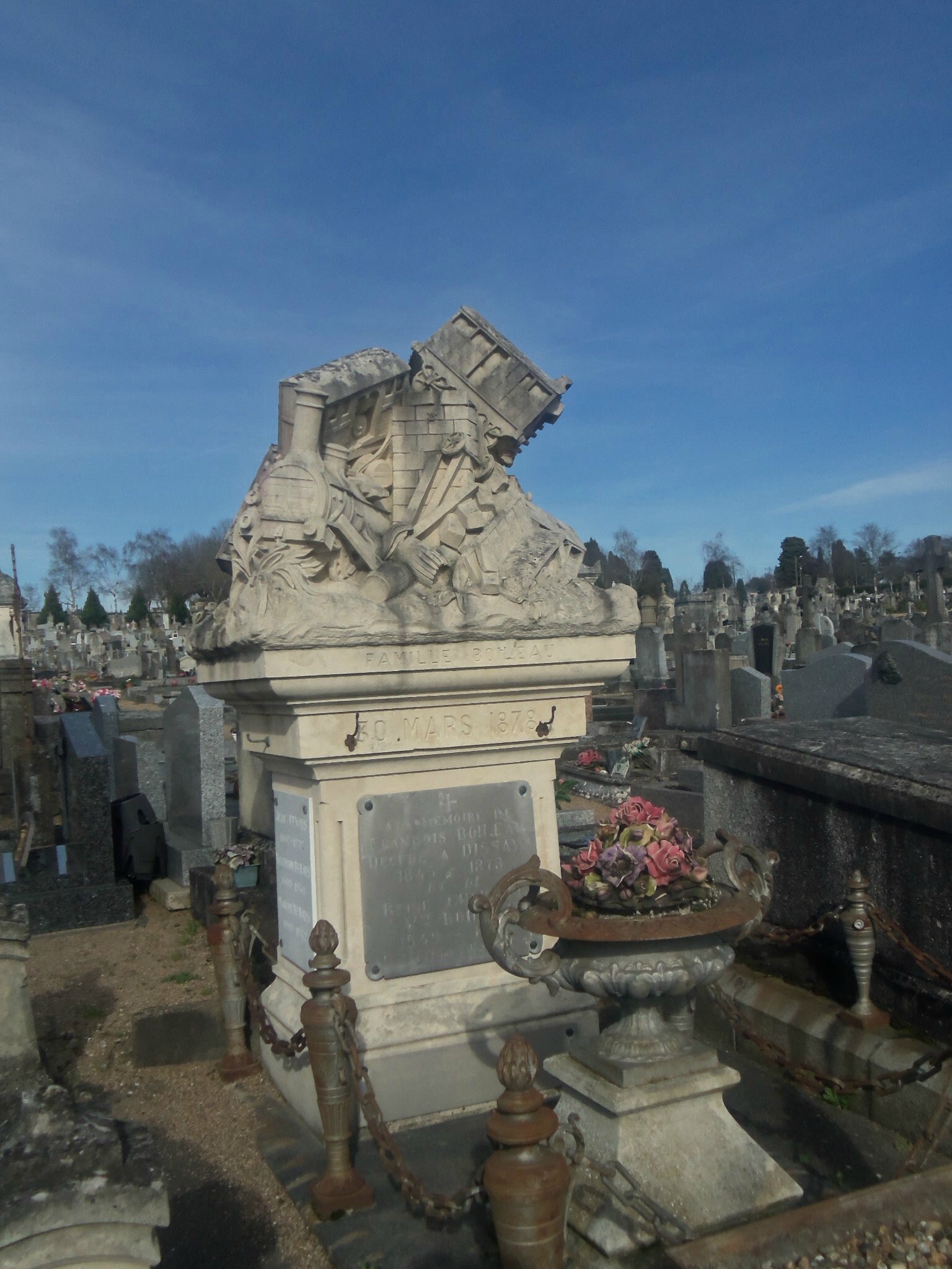 MONUMENTS FUNERAIRES I voyage au pays des raretés