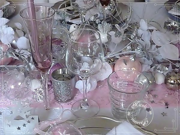 Ma table  Rosée de Noël  et vidéo pliage de serviette porte-couverts -  NICOLE PASSIONS