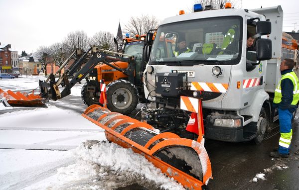 ETA Lonchampt T.P.A.F. : des tracteurs transformés en chasse-neige