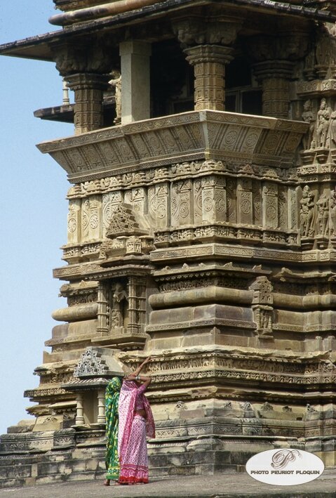 INDE_Madhya_Pradesh_KHAJURAHO_sanctuaire_annexe_au_temple_de_Vishvanath_