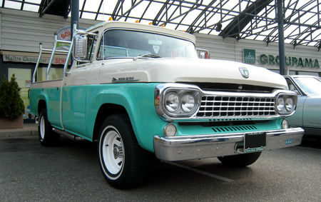 Ford_F100_custom_cab_styleside_pickup_de_1958_01