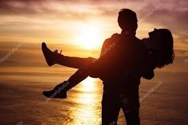 Résultat de recherche d'images pour "couple amoureux coucher du soleil"