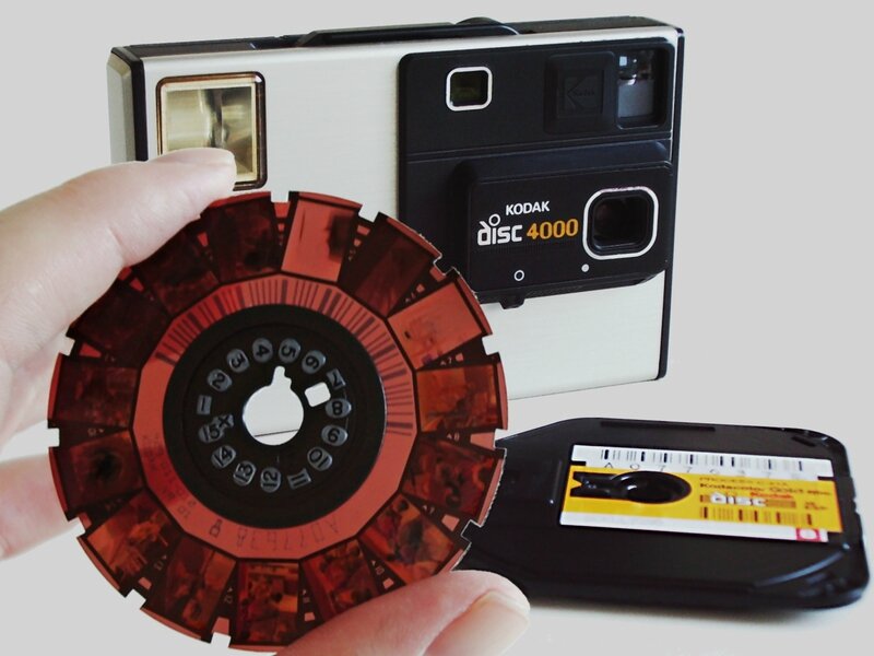 Camera_Kodak_Disc_4000_with_disc_film