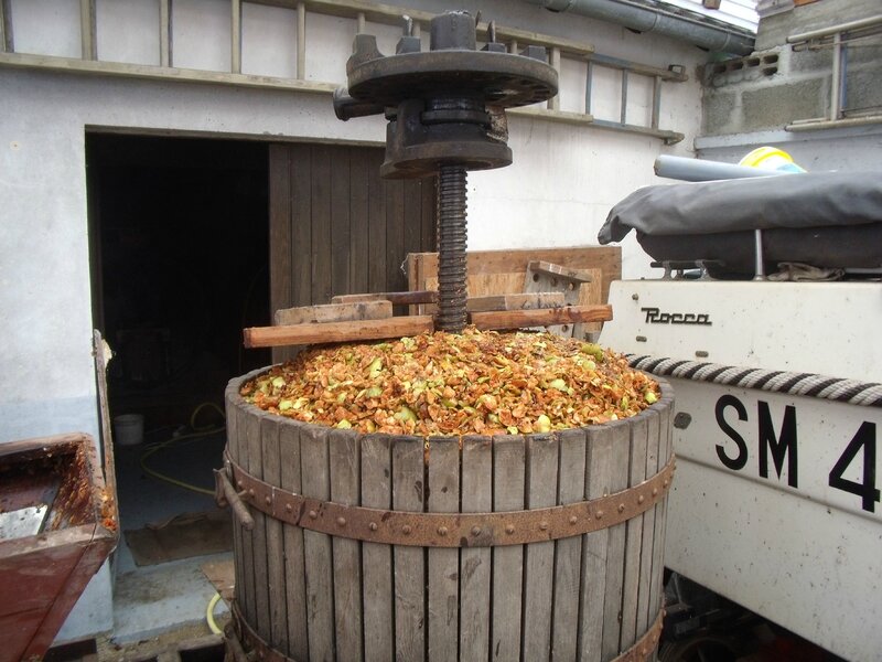 Fabrication du cidre à l'ancienne en Normandie. Mamyveline's blog Fabrication du cidre à l'ancienne en Normandie. Mamyveline's blog
