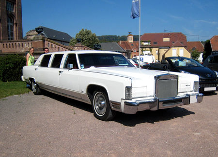 Lincoln_continental_limousine_de_1978_01