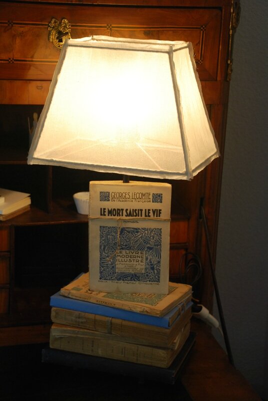 Création lampe livres anciens (5)
