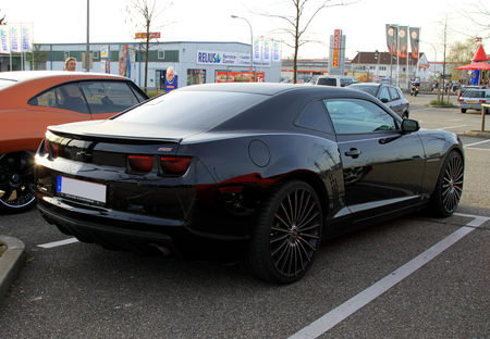 Chevrolet_camaro_SS_coupe__5th_generation__Rencard_Burger_King_avril_2011__03