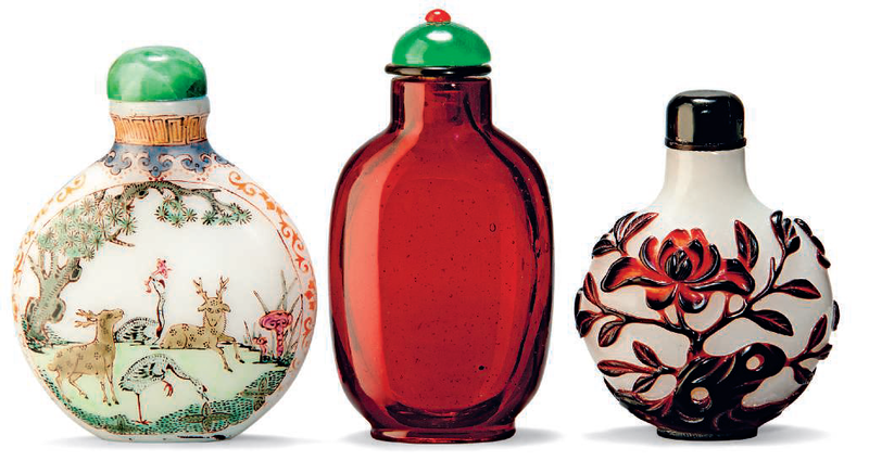 Three glass snuff bottles, 19th-20th century